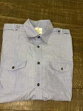 Express Men’s Light Blue Casual Button-Down Shirt with Dual Chest Pockets